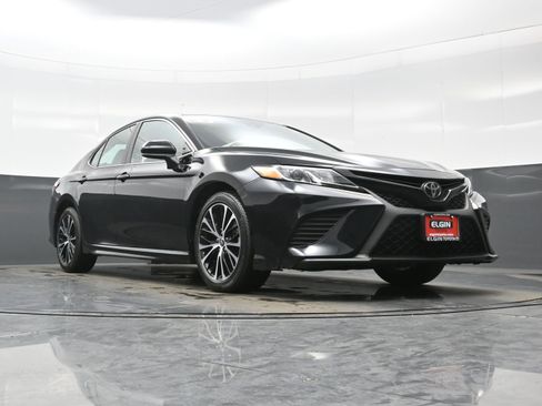 Used 2020 Toyota Camry SE image 25