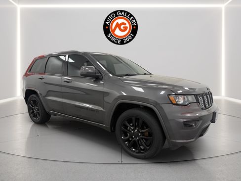 Used 2020 Jeep Grand Cherokee Altitude RWD image 1