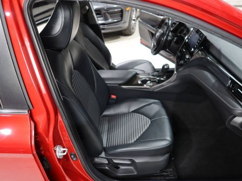 Used 2021 Toyota Camry SE w/ Convenience Package FWD image 13