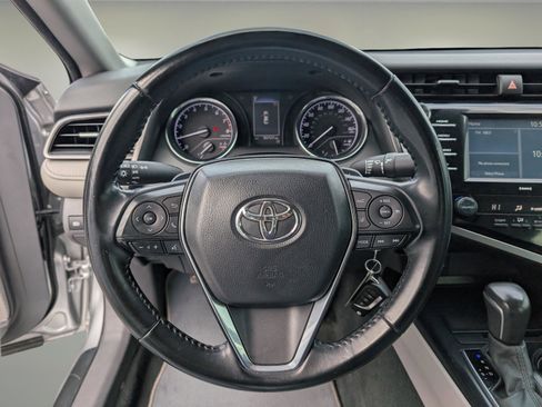 Used 2020 Toyota Camry SE image 16