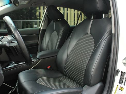 Used 2019 Toyota Camry SE FWD image 15
