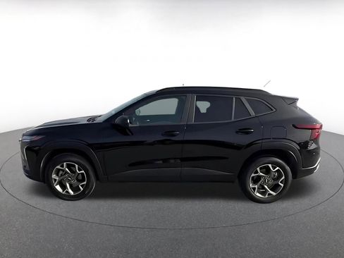 Used 2025 Chevrolet Trax LT image 8
