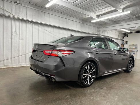 Used 2020 Toyota Camry SE image 4