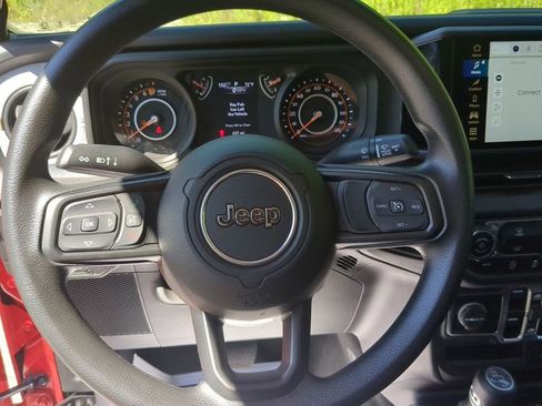 New 2025 Jeep Gladiator Sport image 13