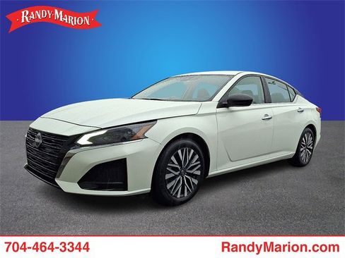 Used 2024 Nissan Altima 2.5 SV image 1