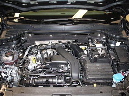 Used 2024 Volkswagen Taos SE AWD/4WD image 40