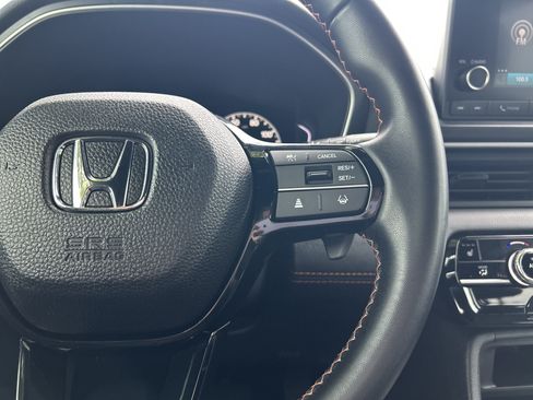 Used 2025 Honda Pilot Sport image 19