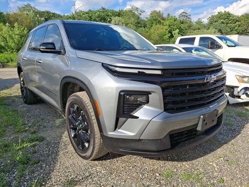 Used 2024 Chevrolet Traverse LT w/ Midnight/Sport Edition FWD image 3