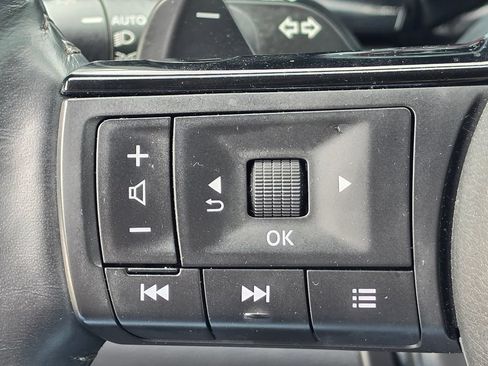 Used 2024 Nissan Pathfinder Platinum FWD image 17