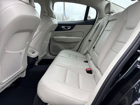 Used 2020 Volvo S60 T5 Momentum w/ Advanced Package image 18