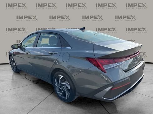 Used 2025 Hyundai Elantra SEL image 3
