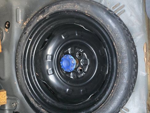 Used 2012 Toyota Yaris Sedan image 45