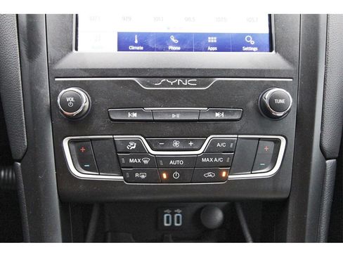 Used 2020 Ford Fusion SE w/ Equipment Group 151A image 25