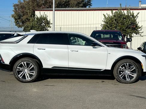 Used 2026 Cadillac Lyriq Luxury RWD image 2