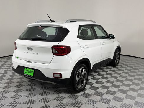Used 2024 Hyundai Venue SEL FWD image 9