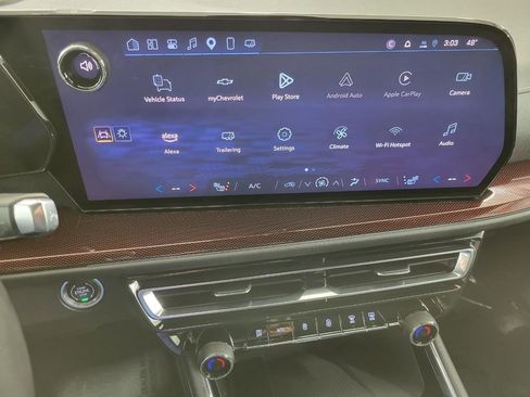 Used 2025 Chevrolet Traverse Z71 AWD/4WD image 7