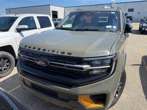 Used 2025 Ford Expedition Tremor AWD/4WD image 6