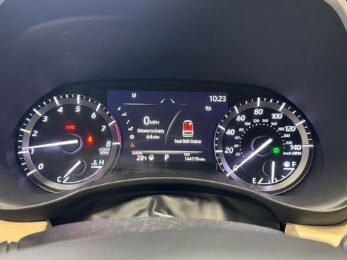 Used 2021 Toyota Highlander XLE image 12