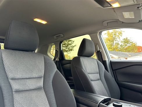 Used 2025 Nissan Rogue SV image 19