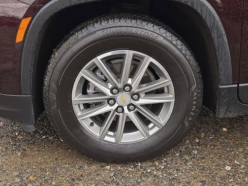 Used 2023 Chevrolet Traverse LT image 13