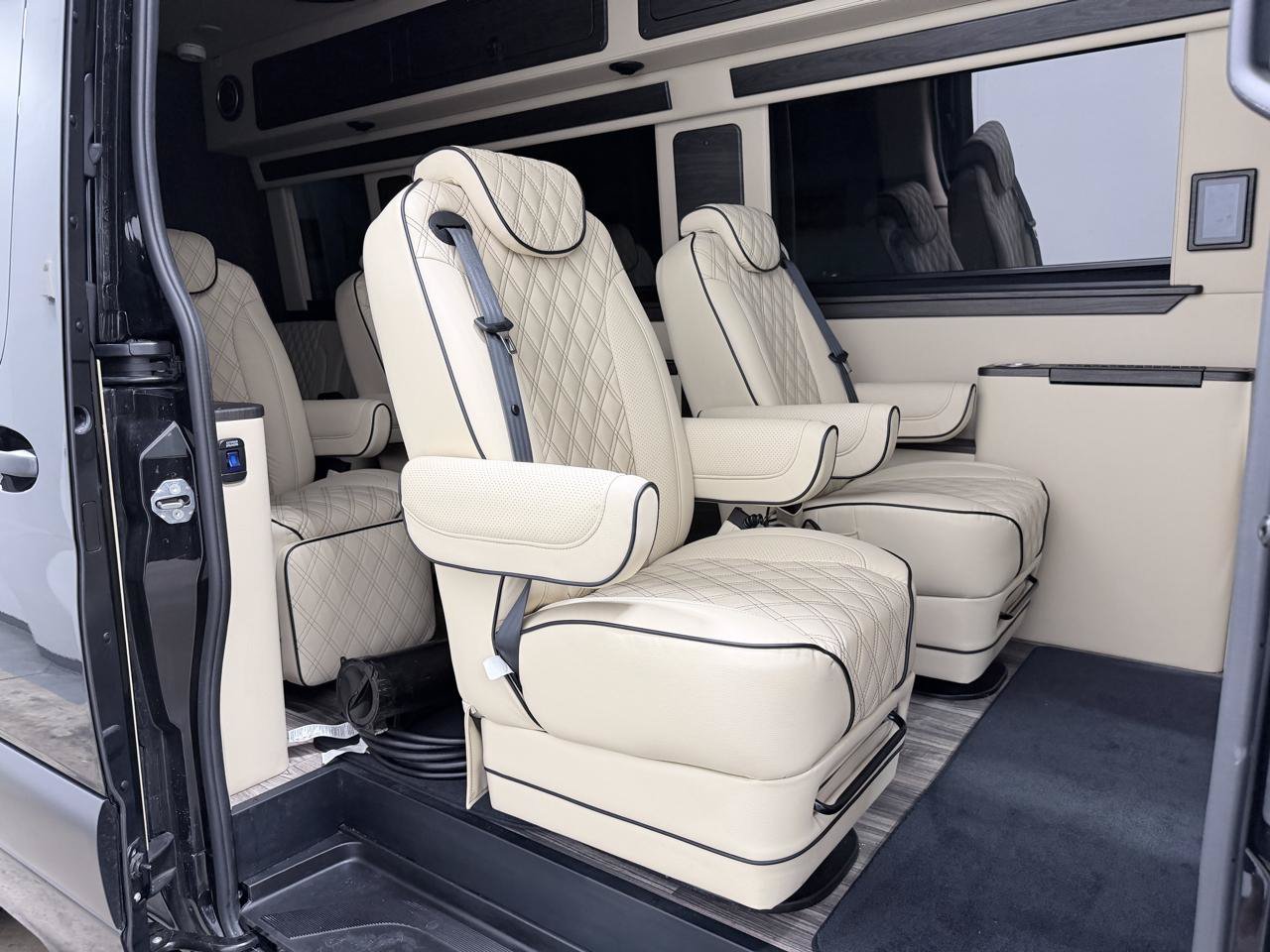 Used 2023 Mercedes-Benz Sprinter 3500 image 28