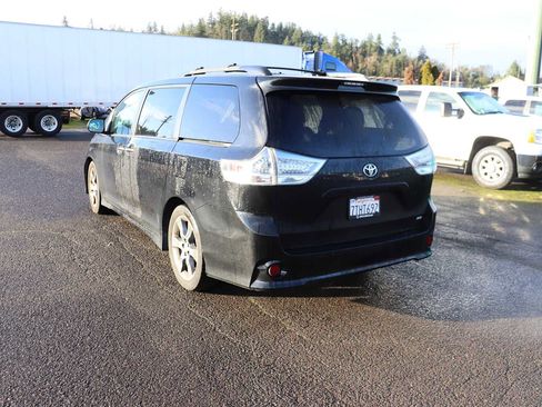 Used 2016 Toyota Sienna SE Premium image 7