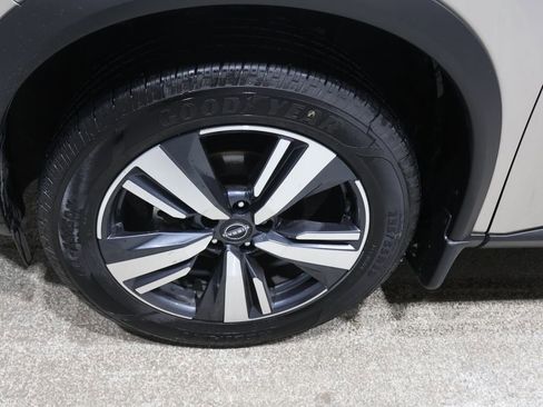 Used 2023 Nissan Rogue SL w/ SL Premium Package image 9