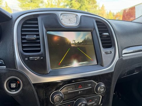 Used 2020 Chrysler 300 Limited RWD image 17