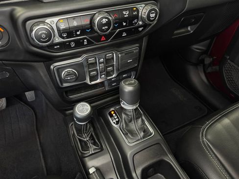 Used 2022 Jeep Wrangler Unlimited Sahara w/ Dual Top Group AWD/4WD image 19