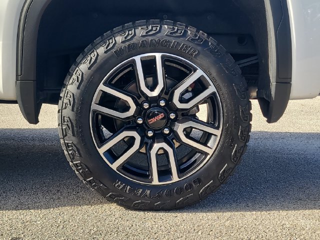 Used 2026 GMC Sierra 1500 AT4 w/ AT4 Premium Package AWD/4WD image 8