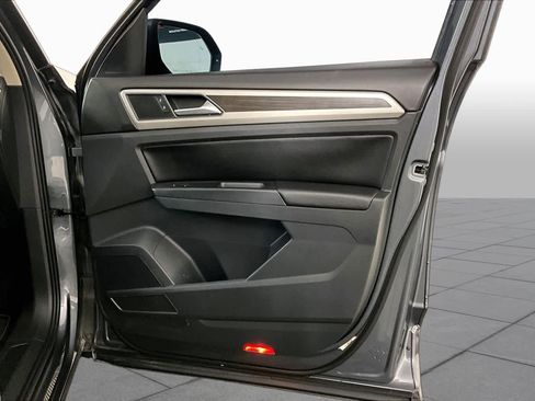 Used 2018 Volkswagen Atlas SE w/ R-Line Package FWD image 22