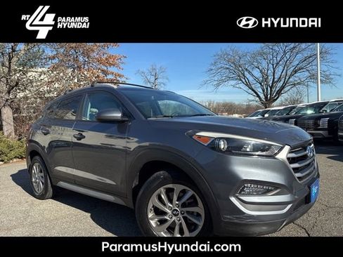 Used 2017 Hyundai Tucson SE image 1