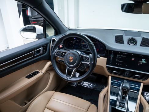 Used 2019 Porsche Cayenne E-Hybrid AWD/4WD image 9