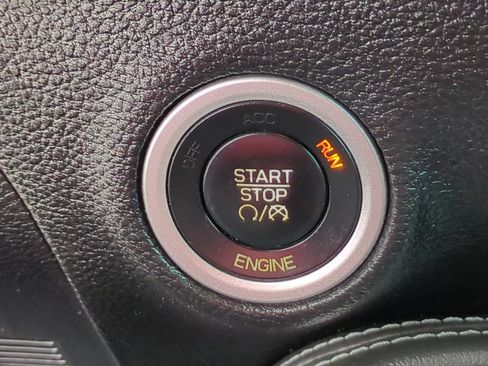 Used 2016 Dodge Challenger SXT RWD image 18