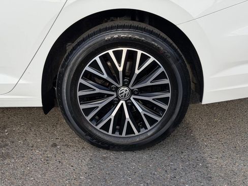 Used 2021 Volkswagen Jetta SE FWD image 3