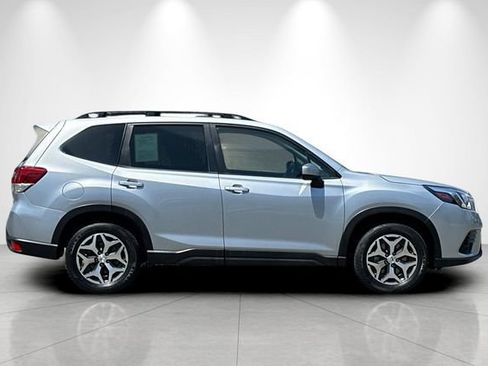 Used 2023 Subaru Forester Premium AWD/4WD image 3