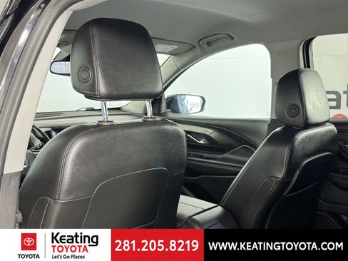 Used 2024 GMC Terrain SLT image 15