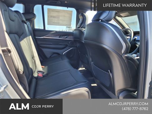 New 2025 Jeep Grand Cherokee Overland w/ Luxury Tech Group IV AWD/4WD image 13