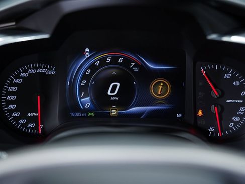 Used 2016 Chevrolet Corvette Z06 w/ 3LZ Preferred Equipment Group image 18