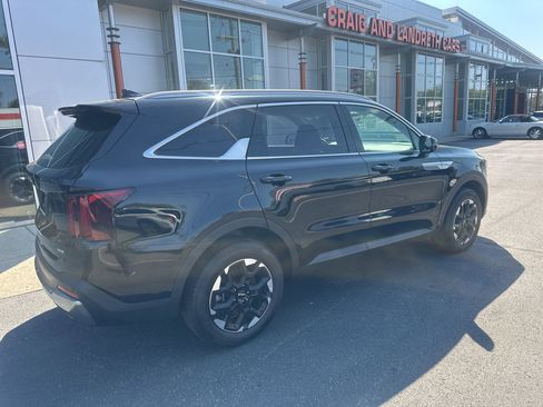 Used 2024 Kia Sorento S AWD/4WD image 5