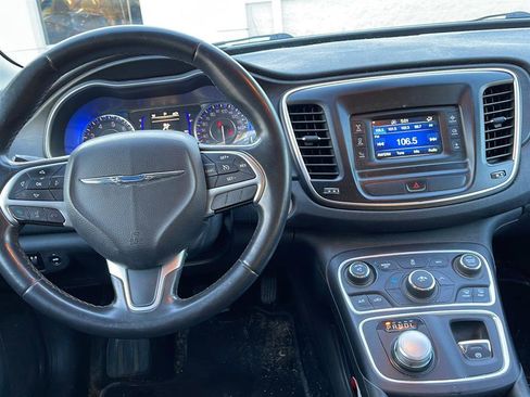 Used 2015 Chrysler 200 Limited w/ Convenience Group image 4