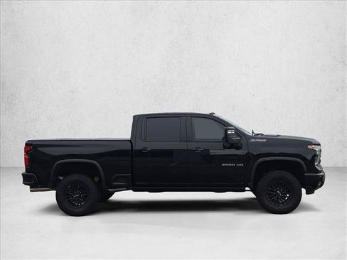 Used 2025 Chevrolet Silverado 2500 ZR2 w/ Technology Package AWD/4WD image 4