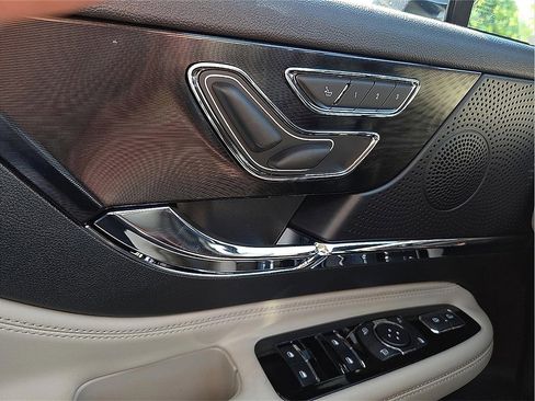 New 2026 Lincoln Corsair Premiere image 17