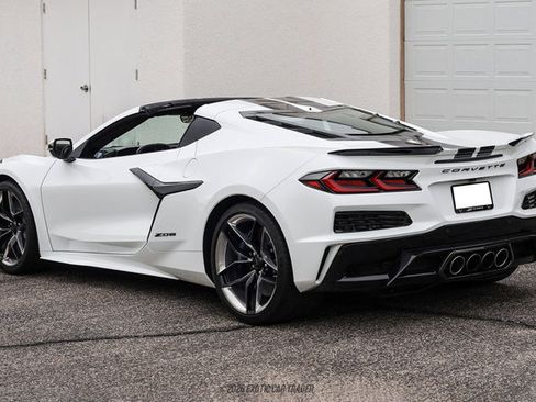Used 2026 Chevrolet Corvette Z06 w/ Stealth Interior Trim Package RWD image 6