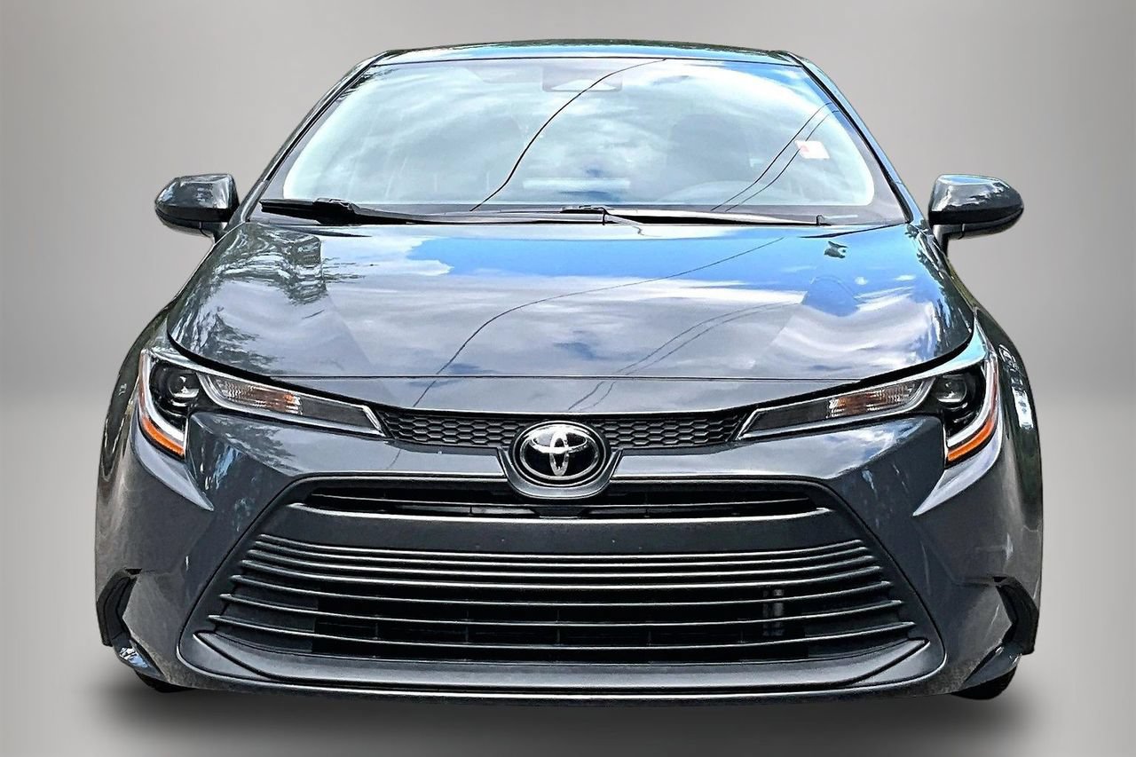 Used 2025 Toyota Corolla LE FWD image 3