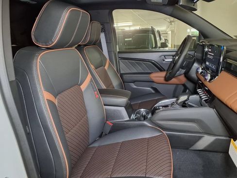 New 2026 GMC Canyon AT4 w/ Technology Plus Package AWD/4WD image 5