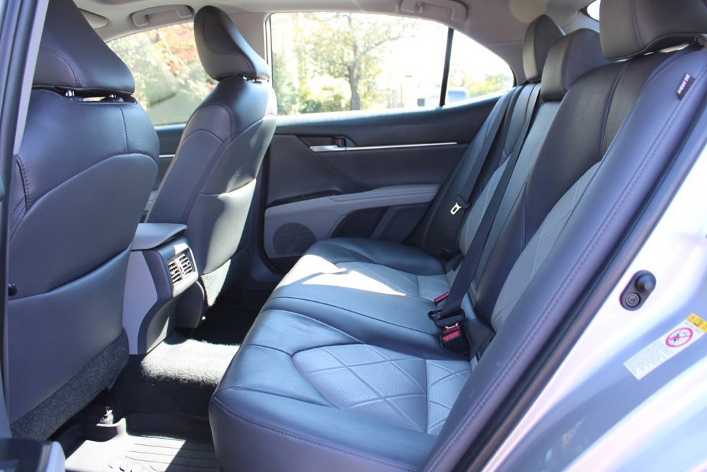 Used 2019 Toyota Camry XLE w/ Navigation Package FWD image 10