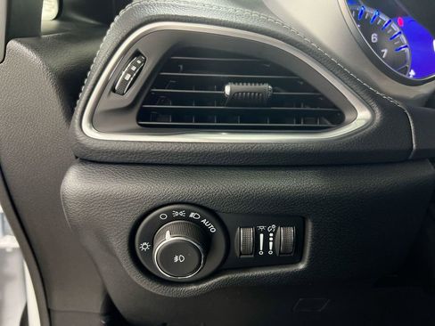 New 2026 Chrysler Pacifica Limited FWD image 19