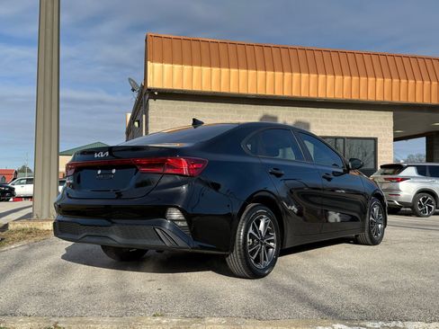 Used 2024 Kia Forte LXS image 3