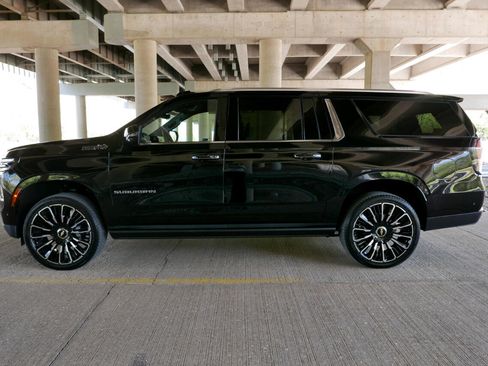 Used 2025 Chevrolet Suburban High Country image 47